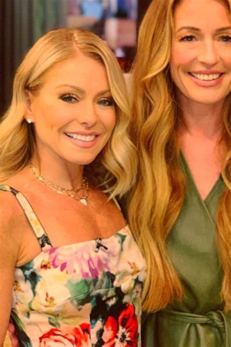 Kelly Ripa Live with Kelly and Ryan June 18, 2019 – Star Style