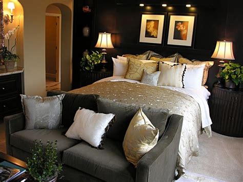 Bedroom Decorating Ideas/Designs For Married Couples