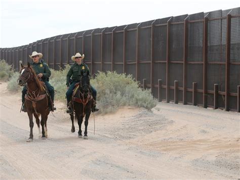 Mexico border 'bollard wall' construction begins in Santa Teresa