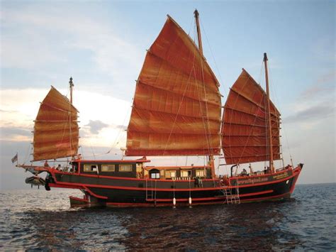 Chinese Junk | Quite a nice photo of a Chinese Junk. The sails are ...