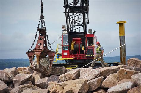 Breakwater Construction - FOTH