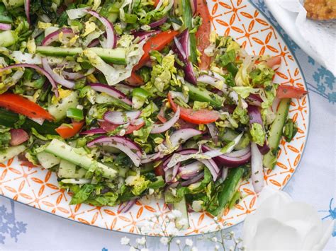 This Muslim Girl Bakes: Mint Sauce Salad with Lemon and Green Chillies.