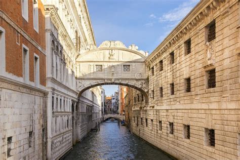 Ponte Dos Suspiros Em Veneza, Italy Foto de Stock - Imagem de romance, marco: 79215230