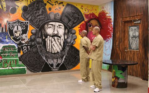 Yearning for home, inmates paint California mural on Arizona prison walls