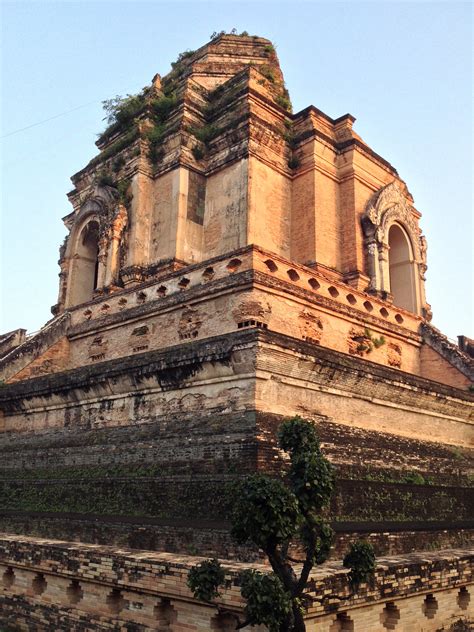 Wat Chedi Luang (Temple of the Big Stupa) - Traveling Bytes