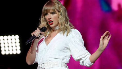 Watch Taylor Swift Perform 'Christmas Tree Farm' Live For The First ...