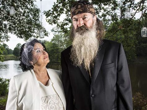 Phil Robertson 2024: Wife, net worth, tattoos, smoking & body facts - Taddlr