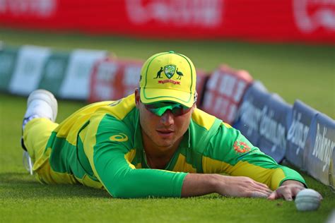 Hussey backs Stoinis for bigger, better ⚡ SA vs Australia