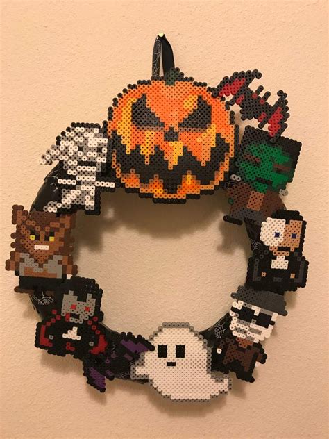 Halloween Perler Bead Wreath | Crafty Amino | Hama beads halloween, Perler beads, Halloween beads