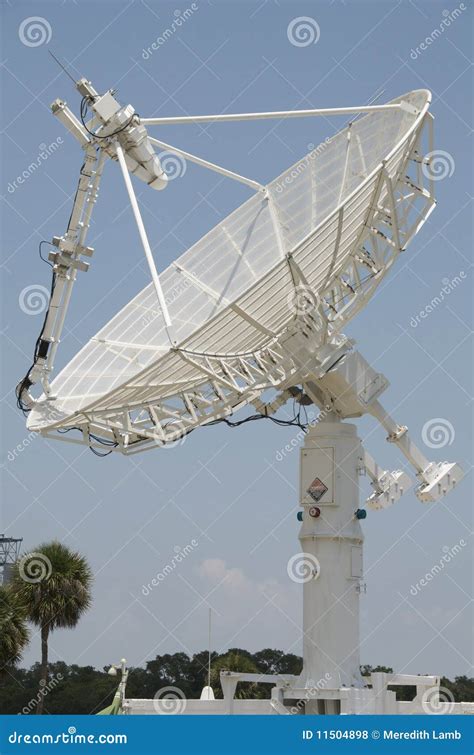 Radar Dish Full View Royalty-Free Stock Photo | CartoonDealer.com #2584035