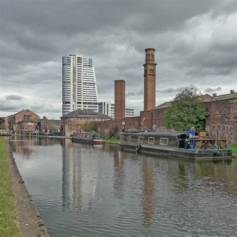 Leeds and Liverpool Canal, Leeds Castleford, Canal Boat, Halifax ...