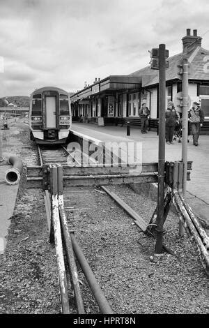 Kyle of Lochalsh railway station in the Scottish Highlands Stock Photo ...