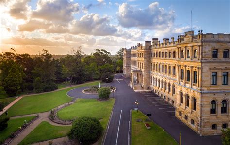 Principal re-appointed at Saint Ignatius’ College Riverview - Jesuits Australia