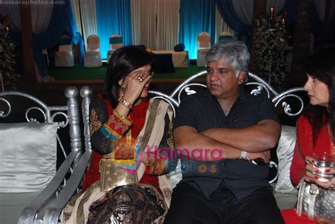 Zeenat Aman, Poonam Dhillon at Banpreet Singh son's wedding in ITC Grand Maratha on 31st Jan ...