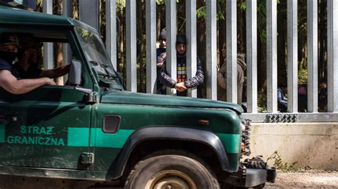 Poland-Belarus border | Car of Polish border guards apparently attacked ...