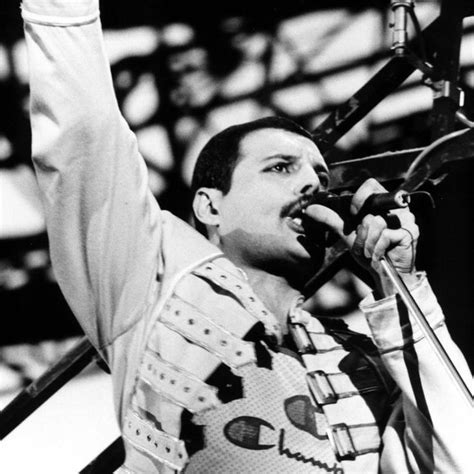 Freddie Mercury – Knebworth ’86 | Freddie mercury, Queen freddie mercury, Legendary singers