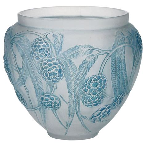 René Lalique Opaque Satinated Blue "Néfliers" Vase (nr. 940), 1923 | Lalique, Glass art, Vase