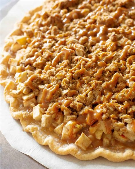 Apple Crisp Pizza Recipe (+VIDEO) - The Girl Who Ate Everything