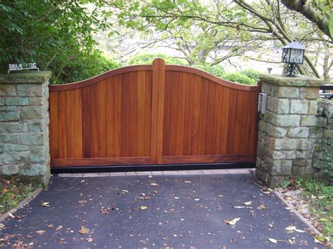 Feminine Building A Wood Sliding Gate For Wood Gate | Wooden gates driveway, Driveway gate, Wood ...