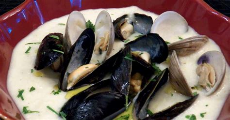 How Do You Cook.com: Clams and Mussels in Potato-Leek Soup