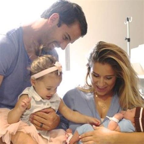 Jessie James Decker Shares First Full Family Portrait! - E! Online