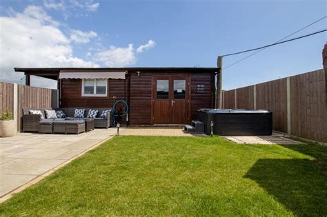 Rural Log Cabin - Hot Tub & Garden! - Slindon, West Sussex | Self ...