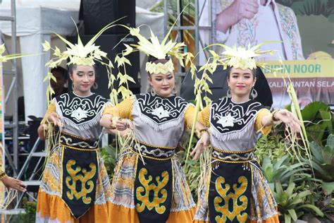 InfoPublik - TARI KREASI TRADISIONAL