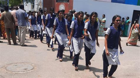 Madurai school students walk barefoot on hot road due to school’s ‘no ...