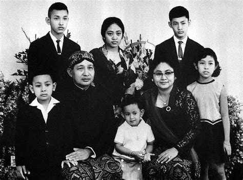 Sedotgarpu: Fariasi Anak NDeSO: SOEHARTO BIOGRAFI