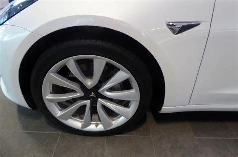 Tesla Aero Wheels Vs. Sport Wheels: Which Tesla Wheel Is Better?