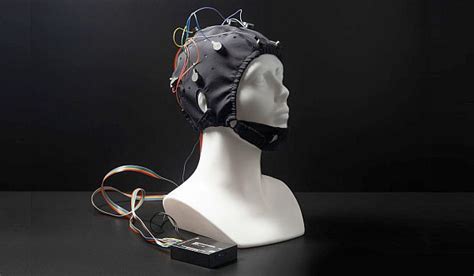 Brain-computer interface development kit uses 'dry' EEG ...