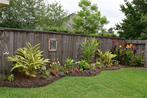 Awe-inspiring Backyard Landscaping Ideas Along Fence | 1000 | Backyard ...