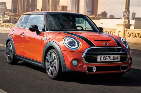 2019 Mini Hardtop and Convertible Arrive Ahead of Detroit