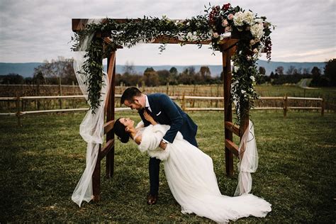 11 Stunning Rustic Virginia Wedding Venues | See Prices