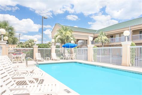 Baymont by Wyndham Crestview | Crestview, FL Hotels