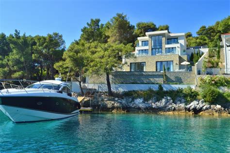 Croatia Villas with Boat Moorings |Croatia Beach Villas