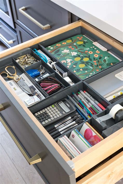 Desk Organization Ideas (Simple Tips For Whipping Your Workspace Into ...