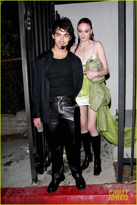 Full Sized Photo of joe jonas sophie turner halloween october 2021 03 | Sophie Turner & Joe ...