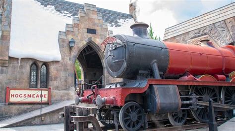 Universal Orlando Tips - Hogwarts Express Train - GETTING STAMPED