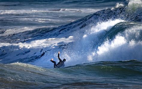 High surf off Southern California coast - Los Angeles Times