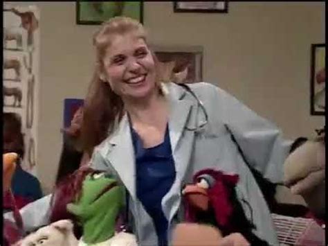 Sesame Street - Gina the Veterinarian Song - YouTube