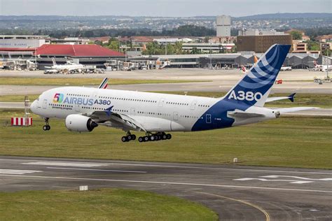 airbus-a380-landing - Air Data News