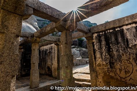 My Journeys In India: Madhugiri Fort or Madhugiri Betta