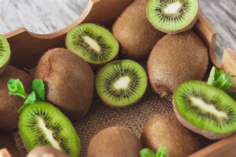 How To Store Kiwi - The Best Way - Foods Guy