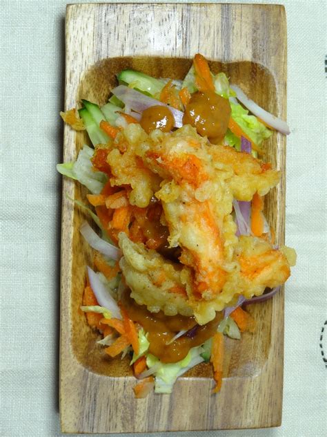 Salmon Tempura salad with peanut sauce