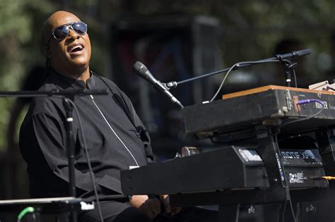 Stevie Wonder performs free pop-up concerts in Northeast - Breitbart