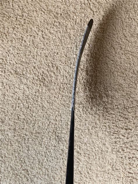 Can anyone identify the curve for this stick : r/hockeygear