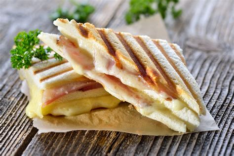 Toasted Ham and Maasdam Pan Sandwich recipe - diversions