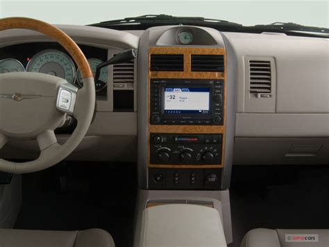 2007 Chrysler Aspen: 11 Interior Photos | U.S. News