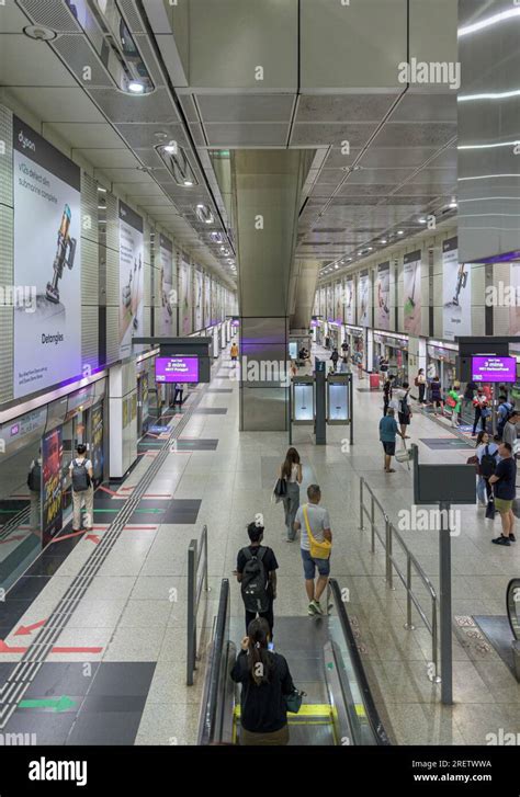 Inside the Dhoby Ghaut North East Line MRT underground station ...